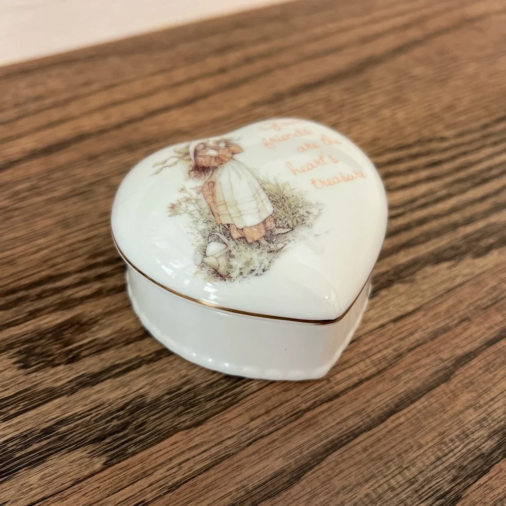 Vintage Holly Hobbie Heart-Shaped Ceramic Trinket Box Friendship Gift Jewelry